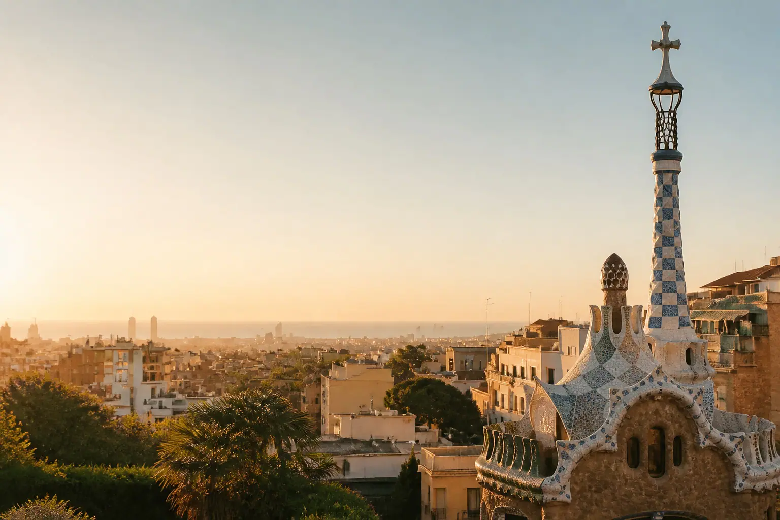 Vista dorada de Barcelona y el Mediterráneo al atardecer